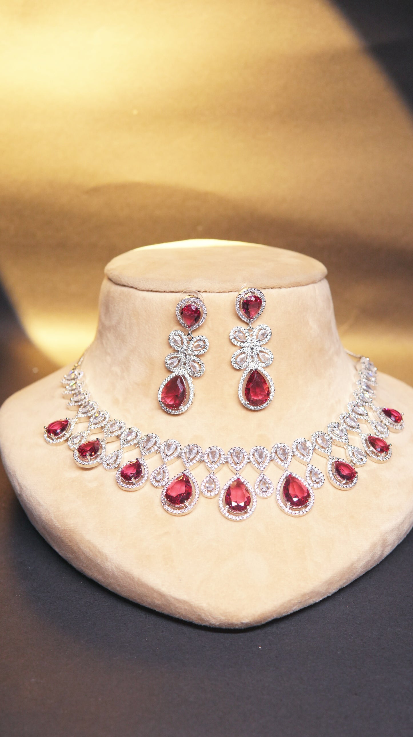 Zara Cut Necklace
