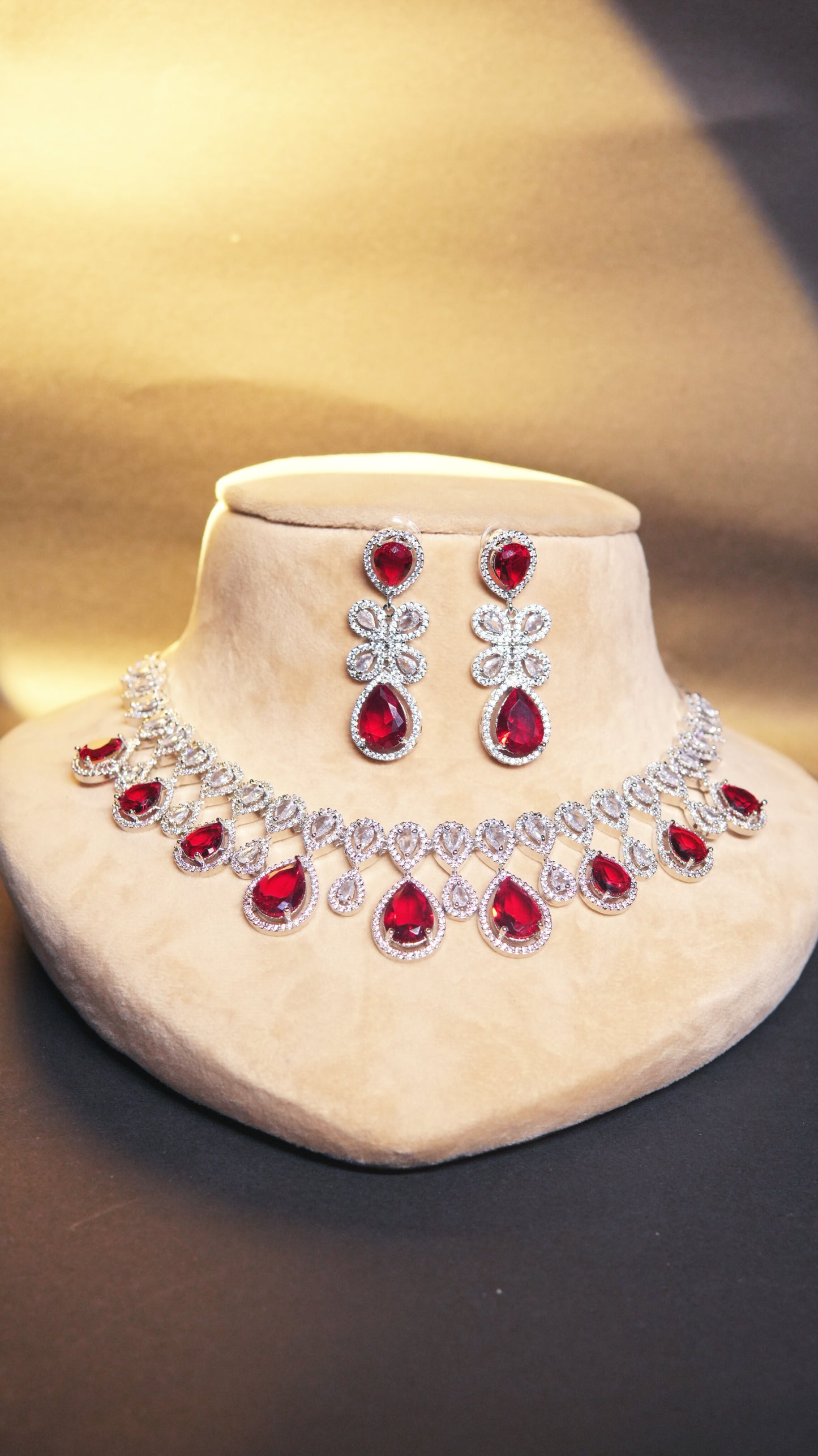 Zara Cut Necklace