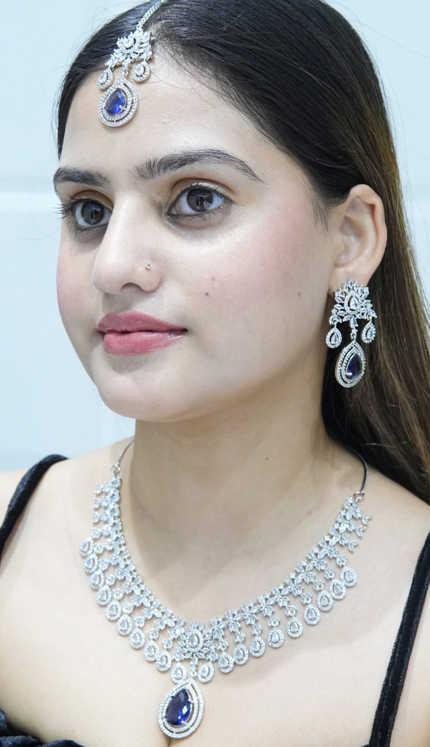 Nyra Engagement Necklace