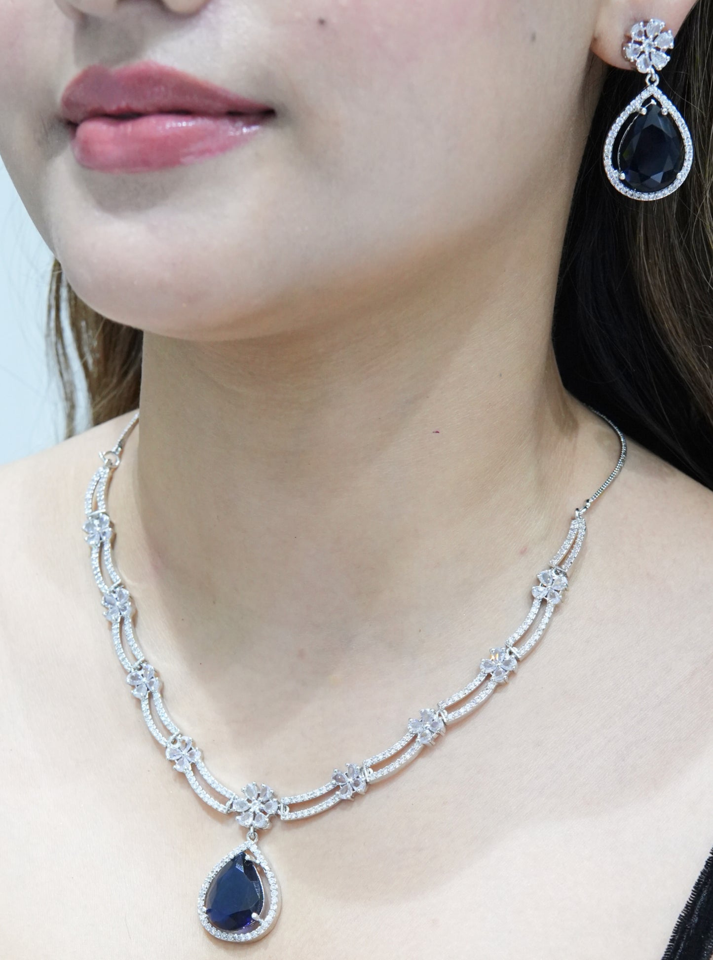 Mahira Tear Drop Necklace