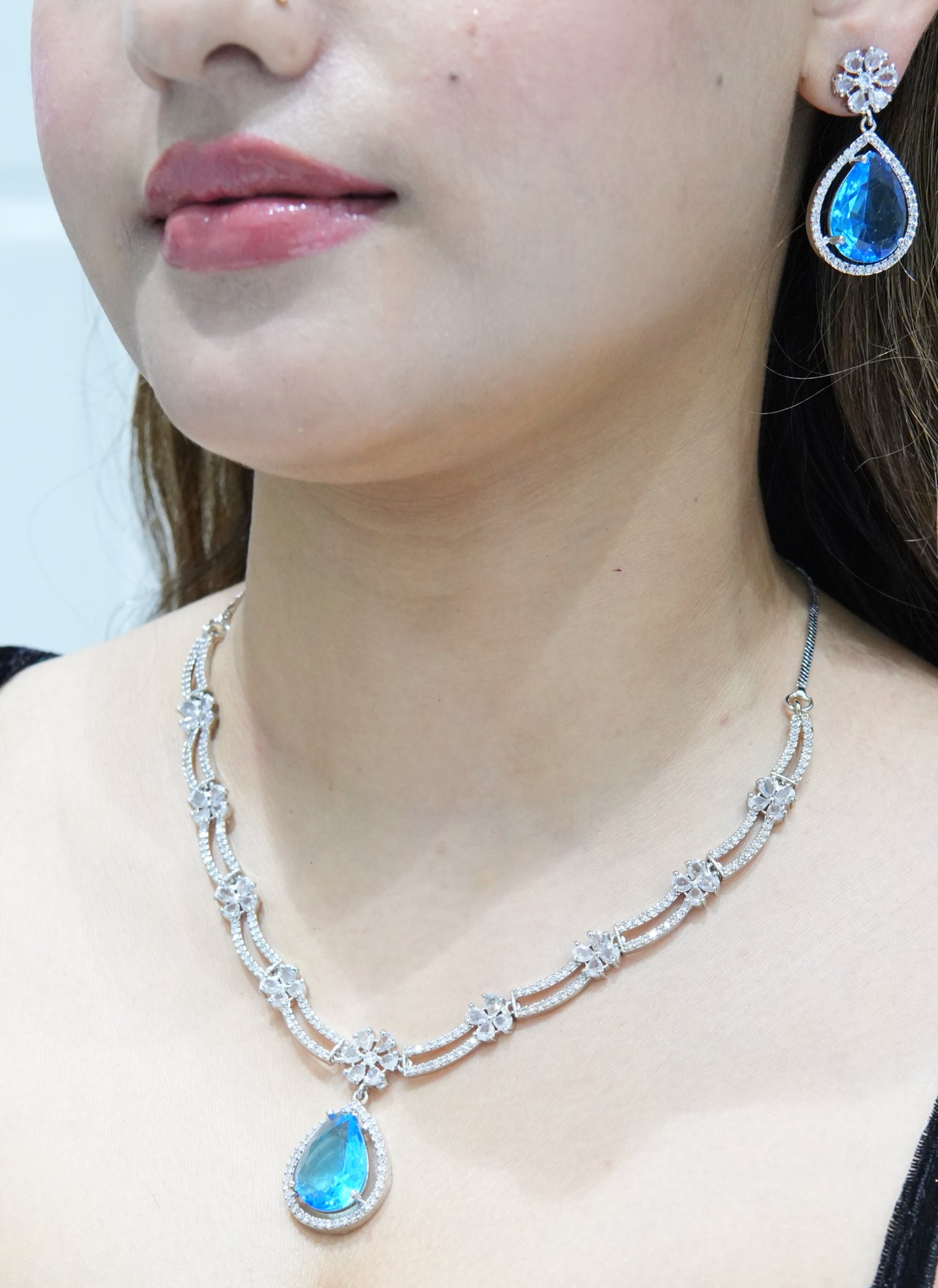Mahira Tear Drop Necklace