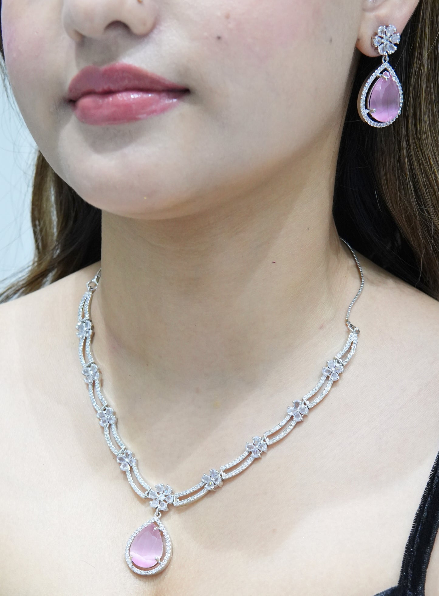 Mahira Tear Drop Necklace