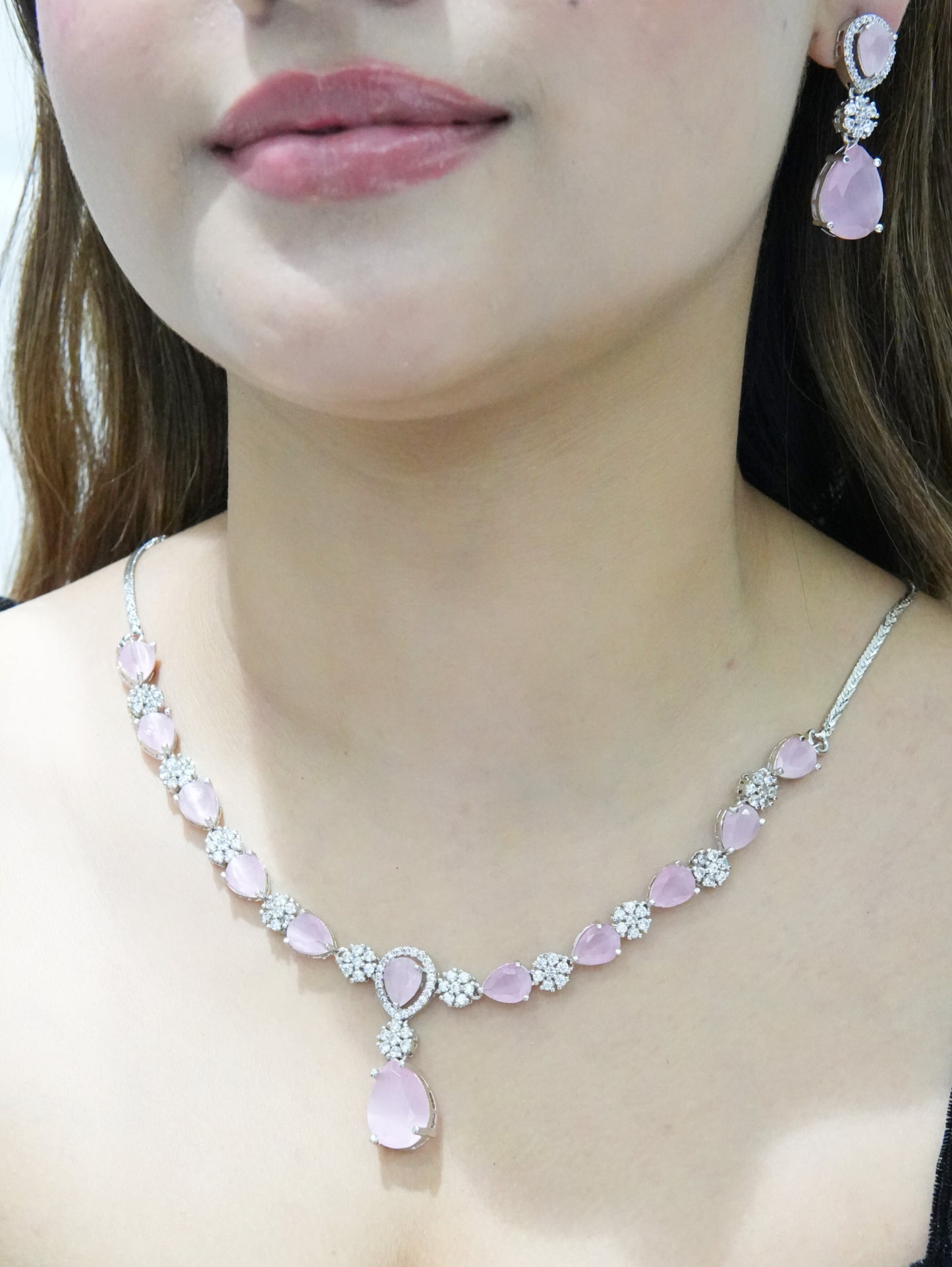 Aaira Sleek Necklace