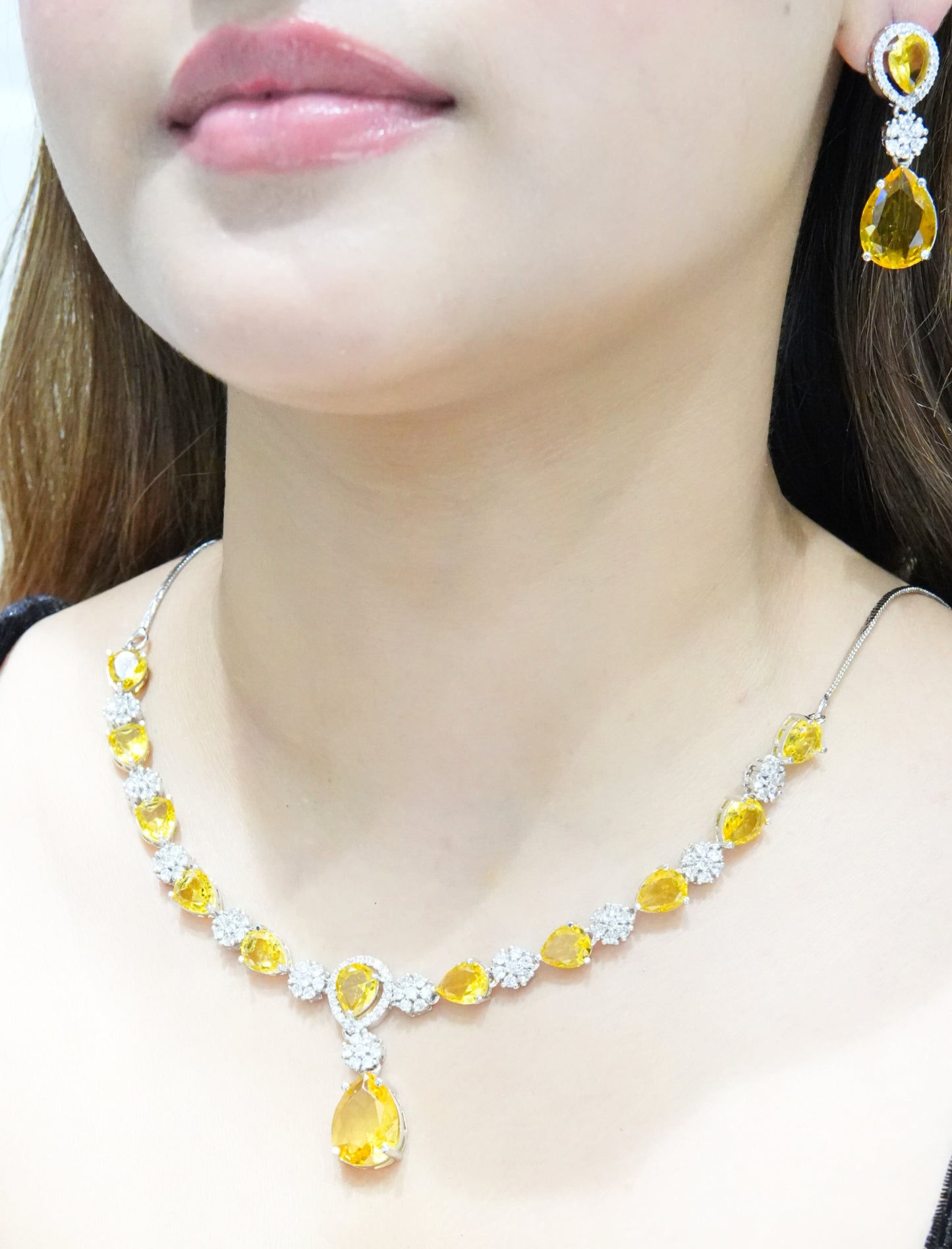 Aaira Sleek Necklace