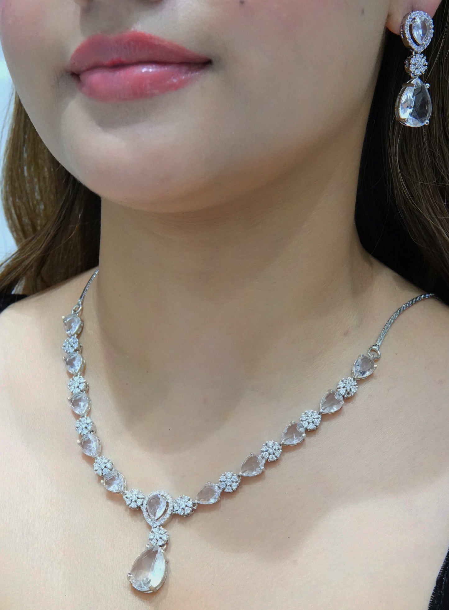 Aaira Sleek Necklace