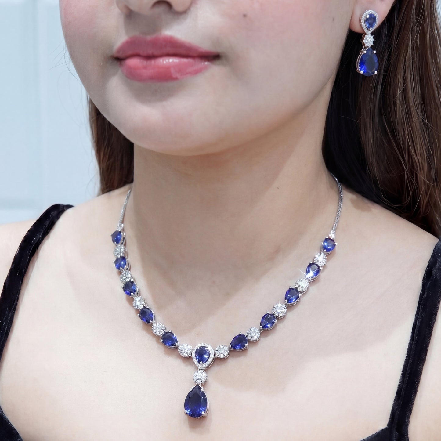 Aaira Sleek Necklace