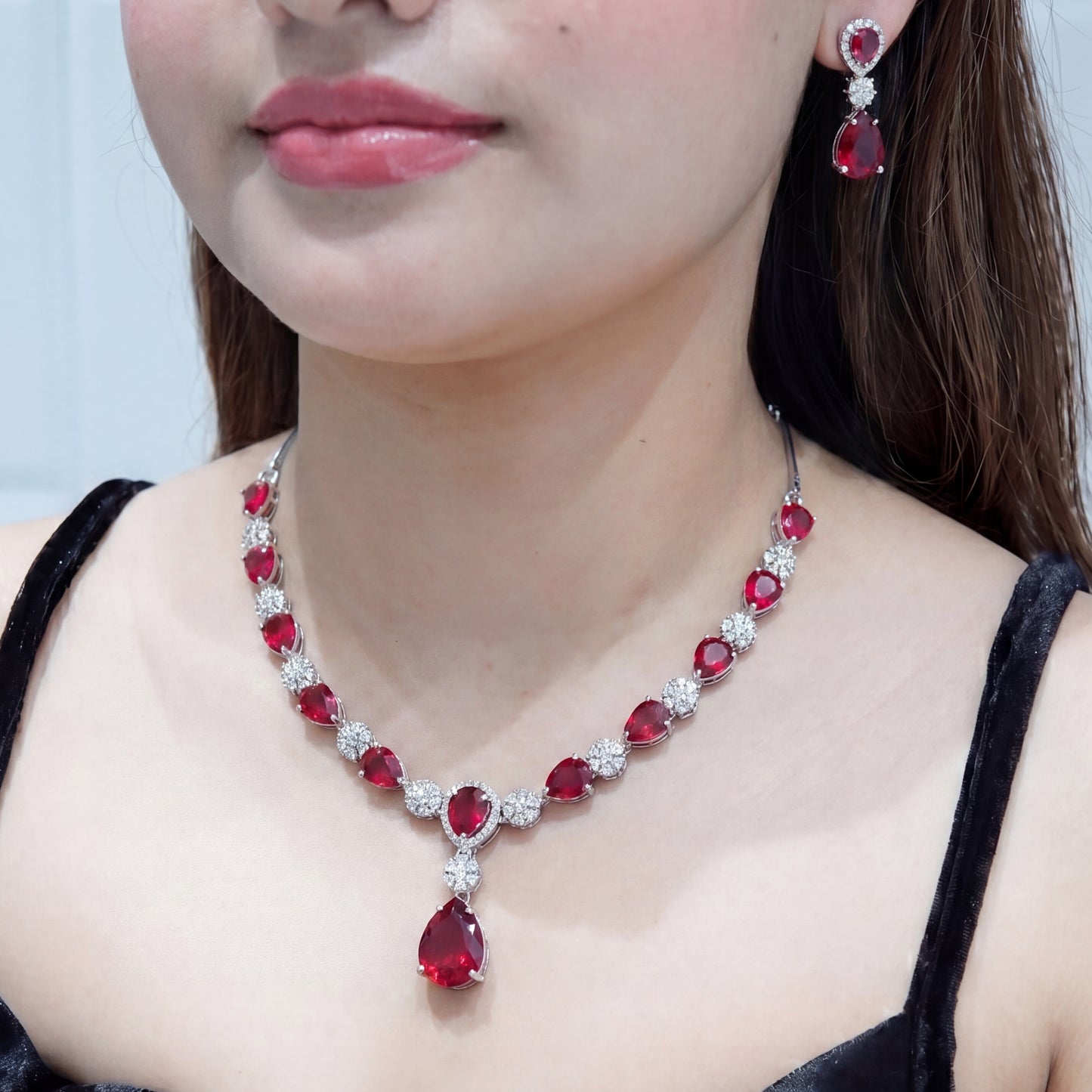 Aaira Sleek Necklace