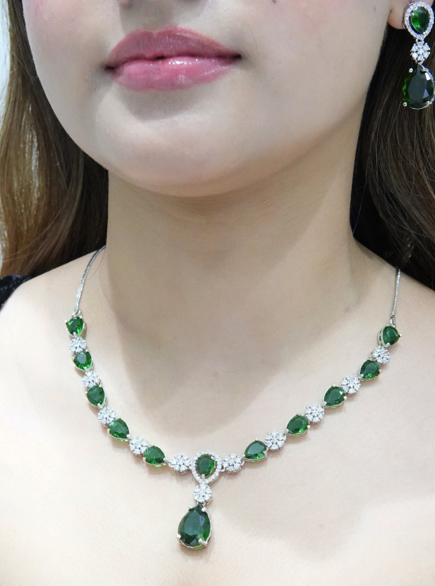 Aaira Sleek Necklace