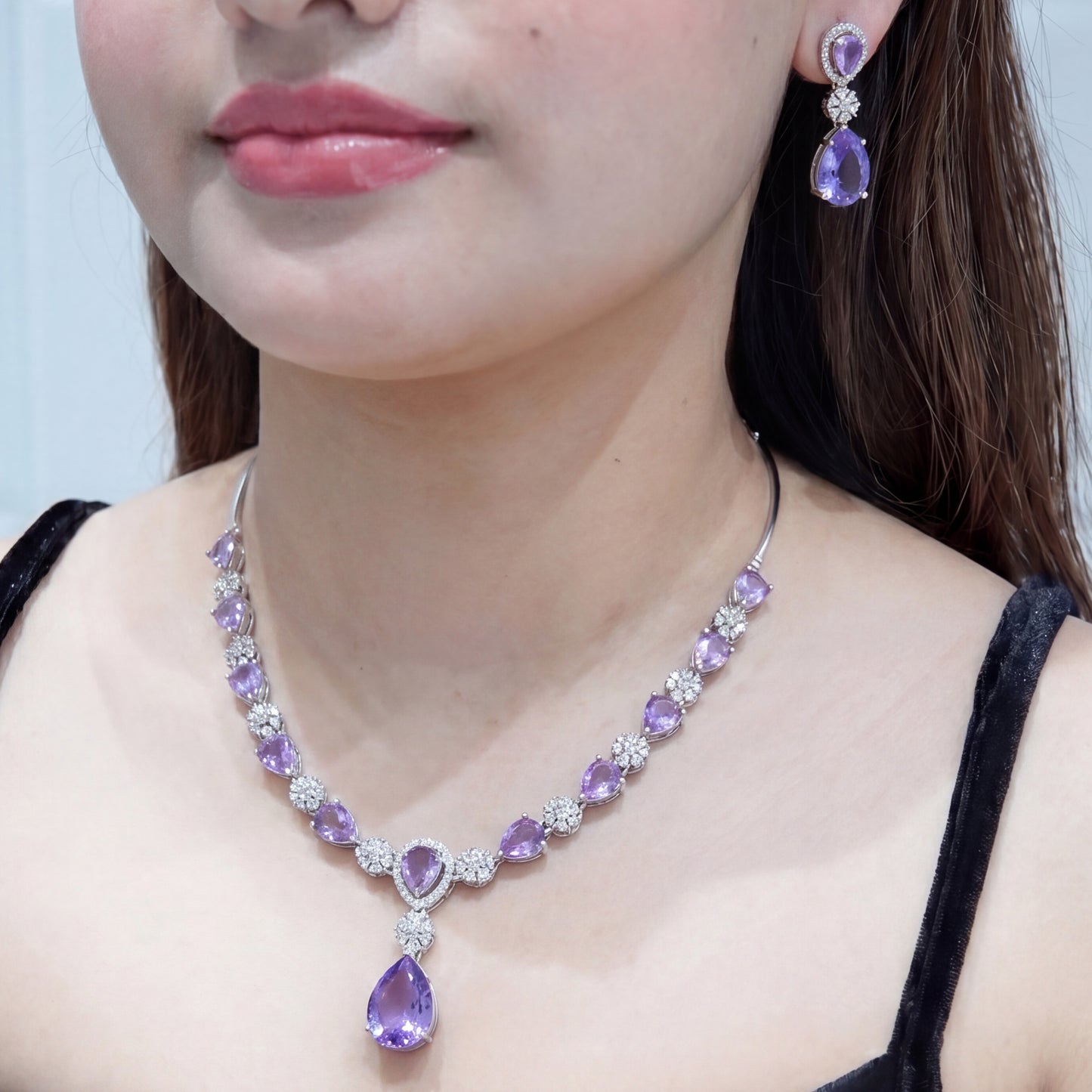 Aaira Sleek Necklace