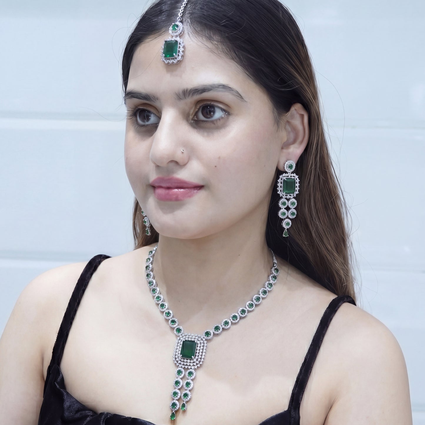 Naina Pendant Necklace