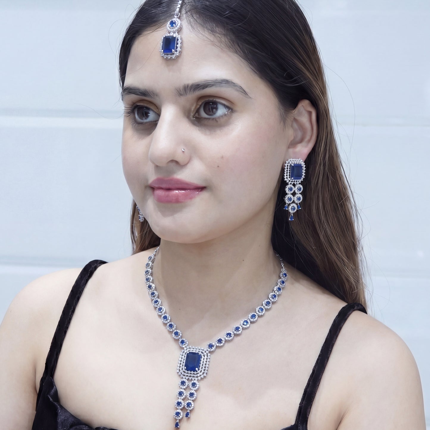 Naina Pendant Necklace