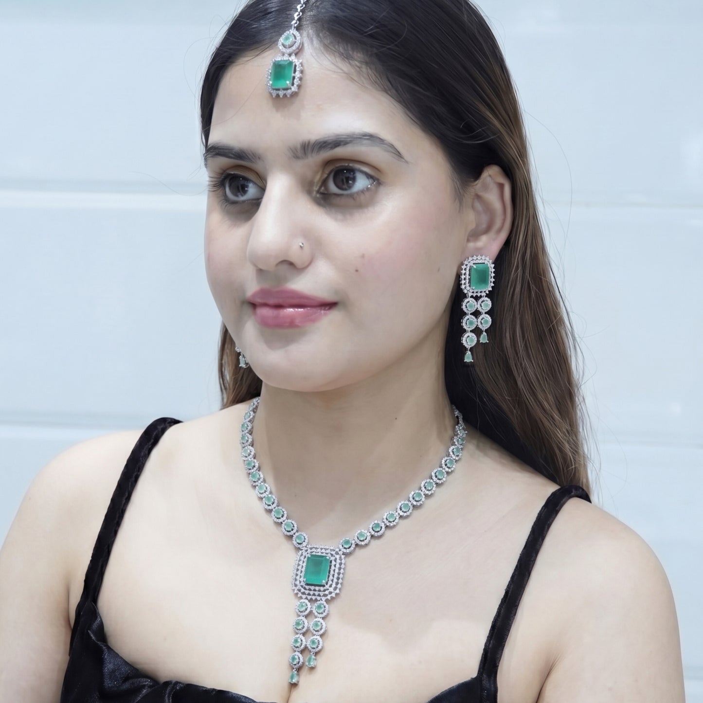 Naina Pendant Necklace