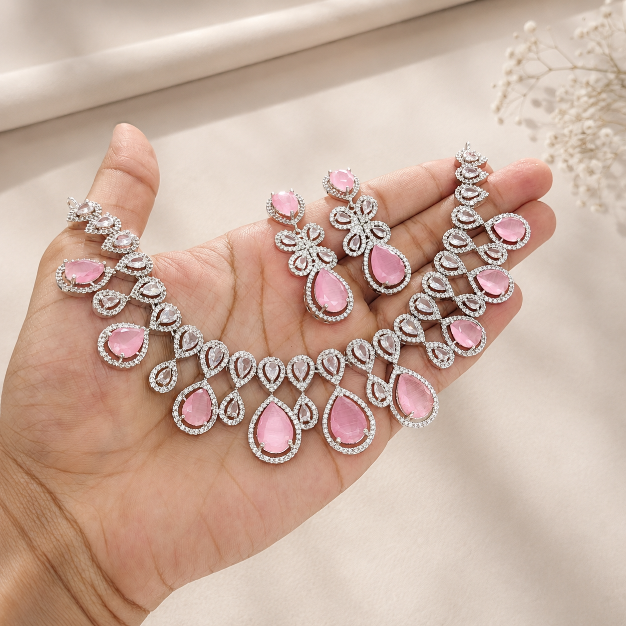 Zara Cut Necklace